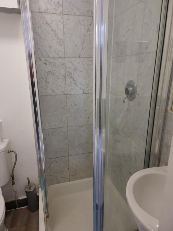 Apartamento F8-Mezzanine 1St Floor Flat Fits 3 Near Paddington Londres Exterior foto