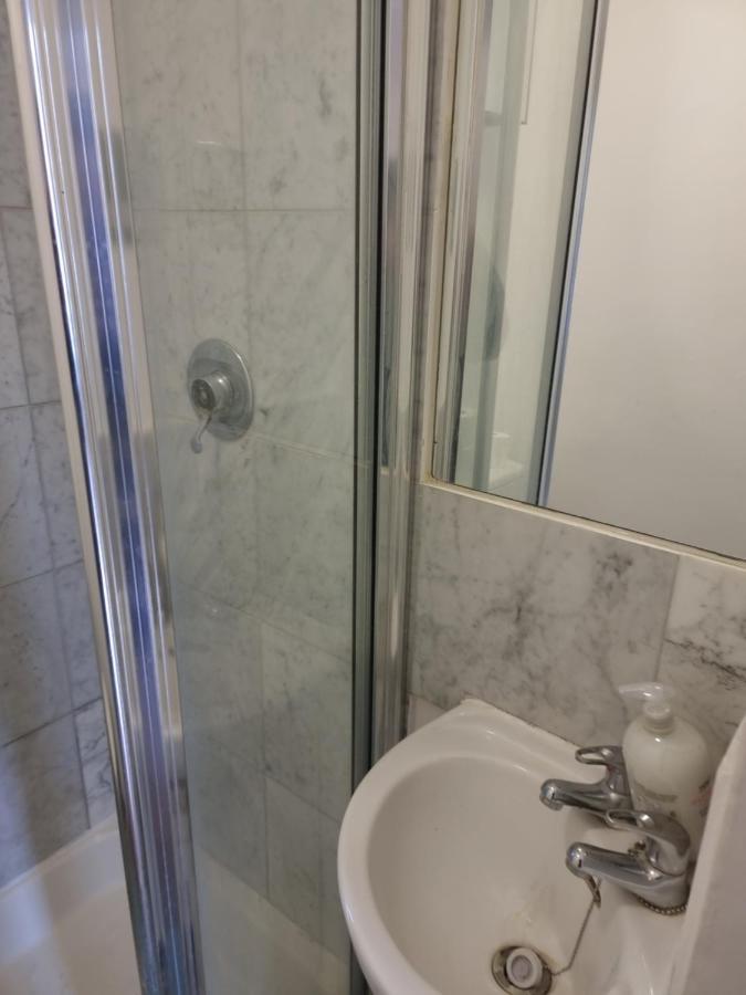 Apartamento F8-Mezzanine 1St Floor Flat Fits 3 Near Paddington Londres Exterior foto